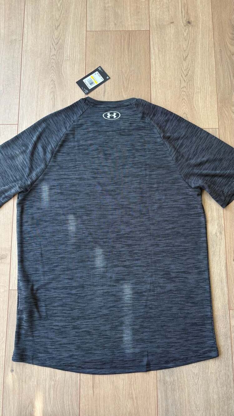 Under Armour Tech Textured SS Size M Black Gray T-Shirt